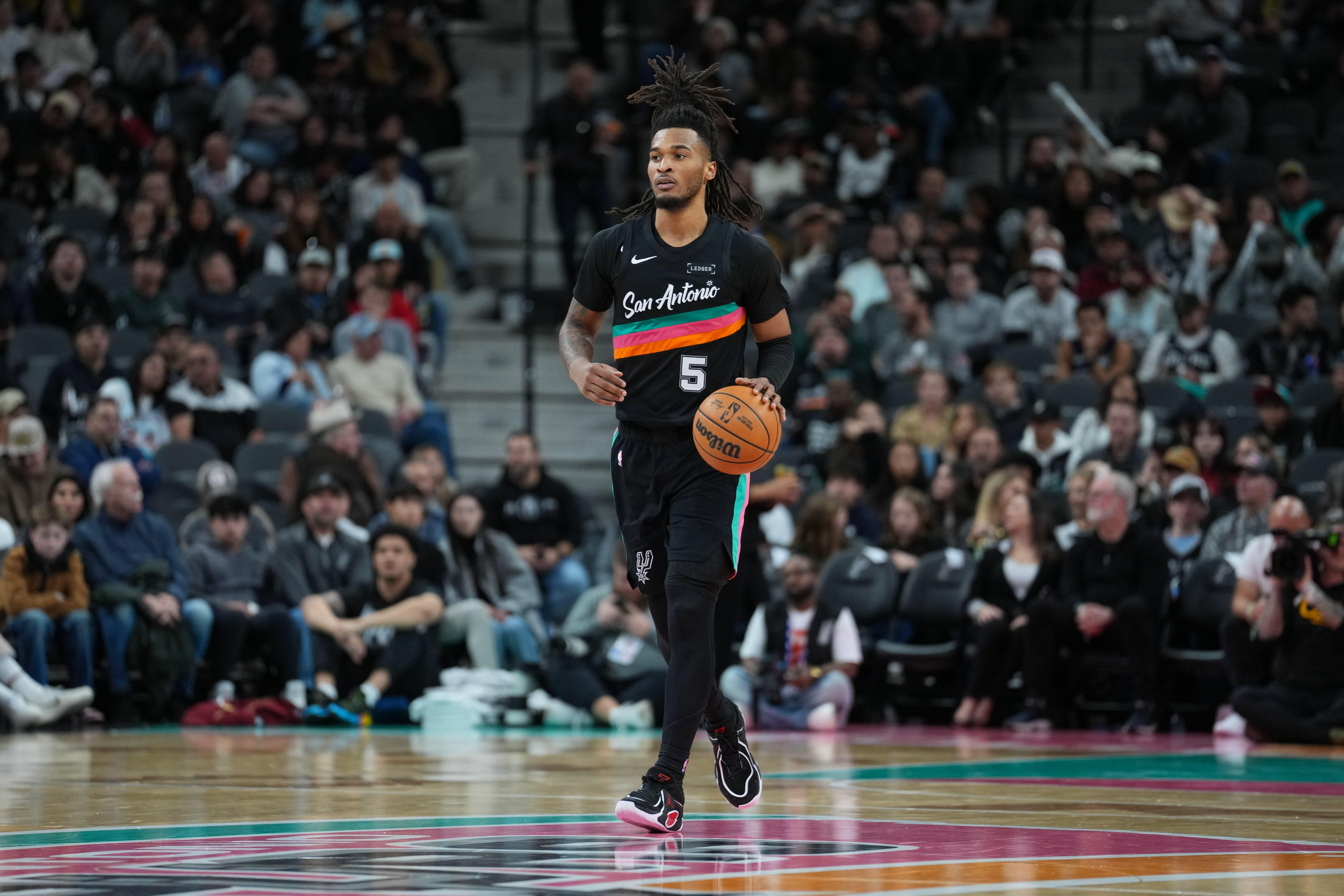 半岛体育-超强发动机集合！现役40+三双榜单：登威绝代双骄 077抡60+20+10