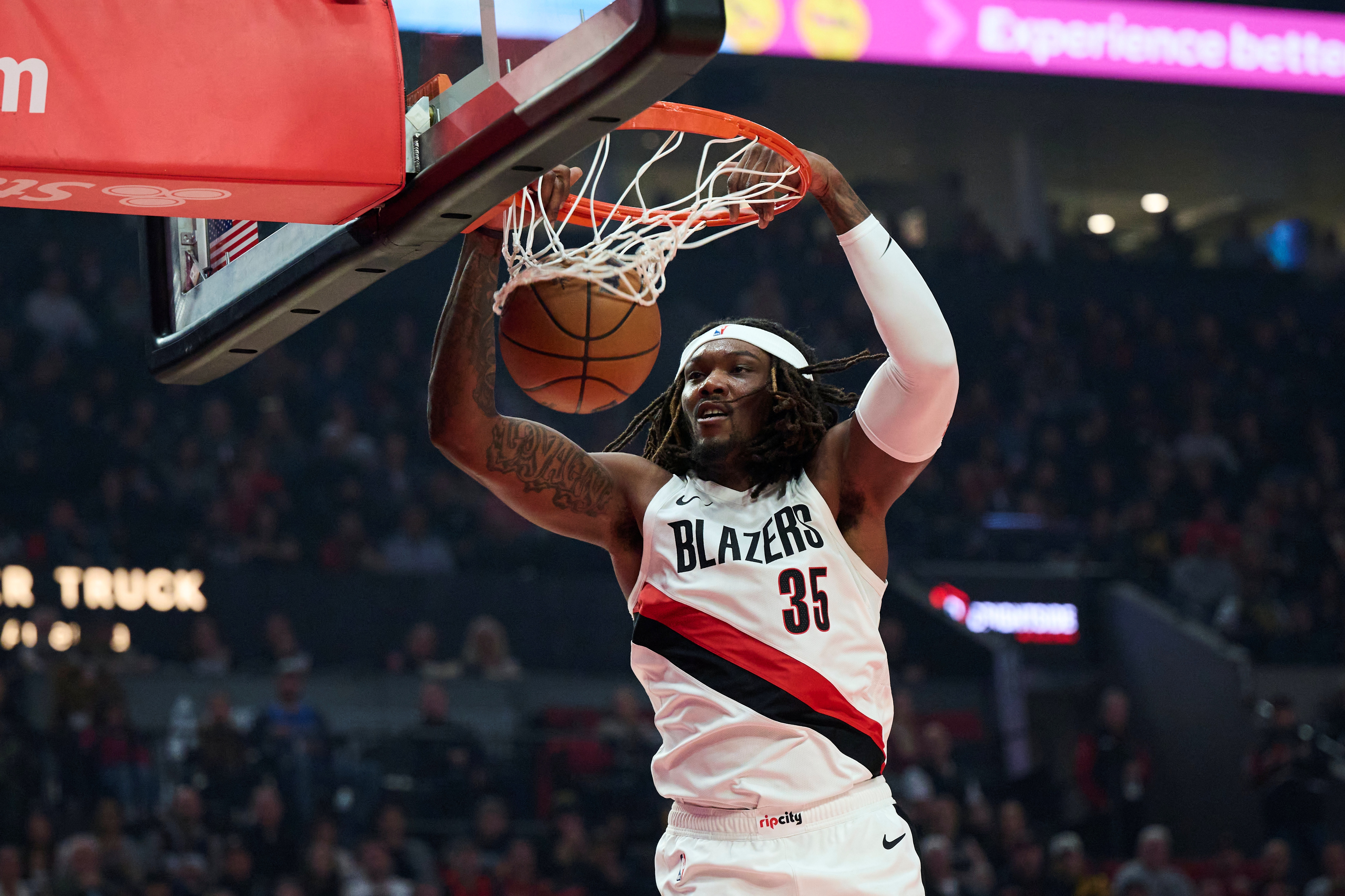 半岛体育官网-确实打得好！罗威替补13中9超高效砍下20分11板1断3帽 5前场板