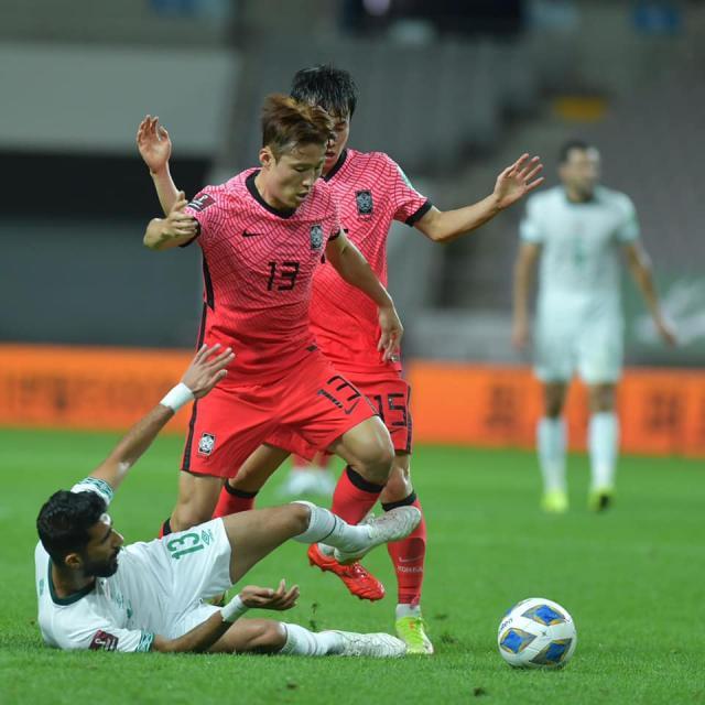 半岛体育官网-孙准浩：落选韩国队但仍有期待 今年要为山东夺冠！