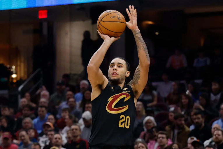 半岛体育官网-进步神速！骑士二年级锋线新星已经成长为联盟顶级3D球员了？