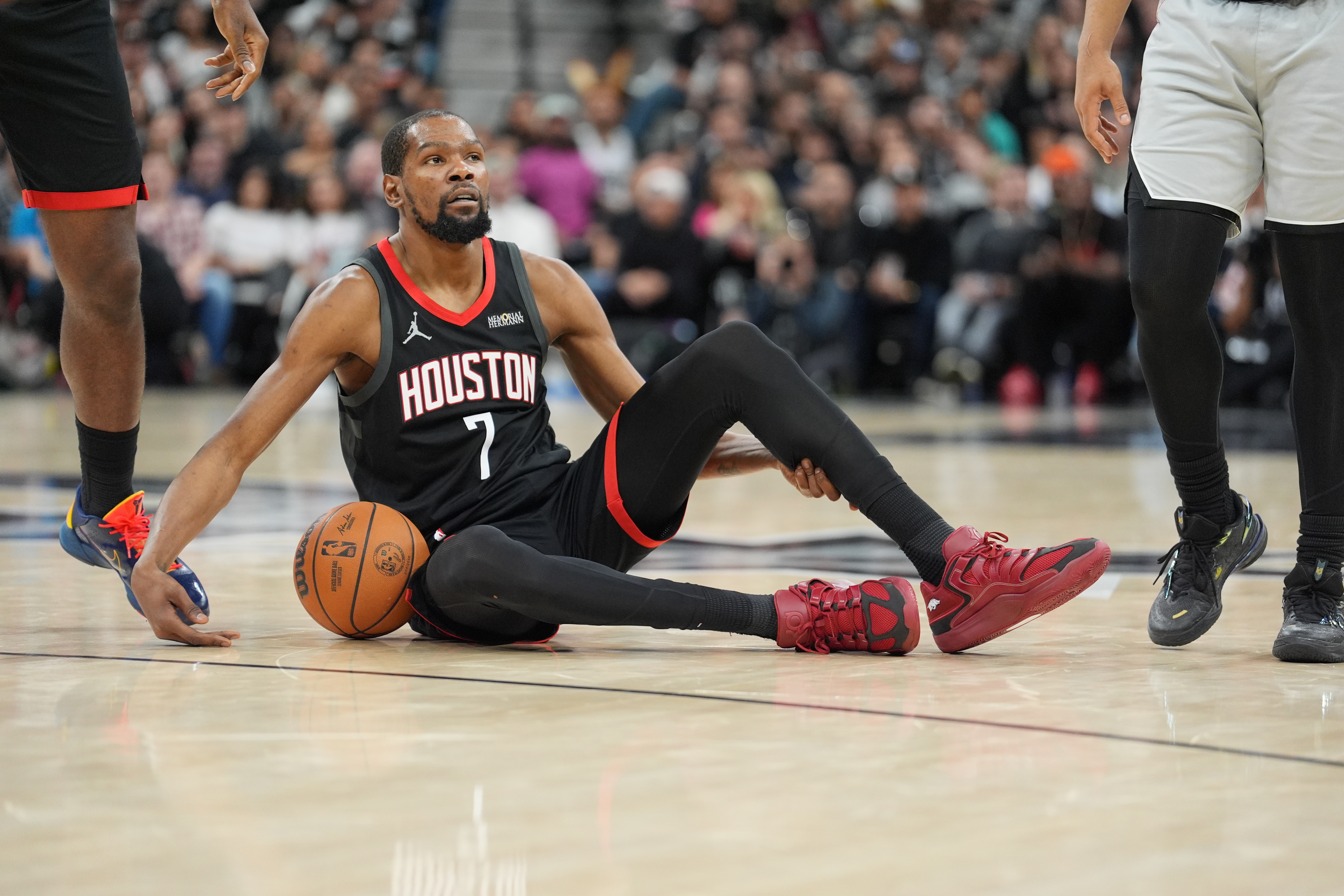 半岛体育官方网站-比尔·西蒙斯：若知道范弗里特受伤 火箭当时就不会换来KD