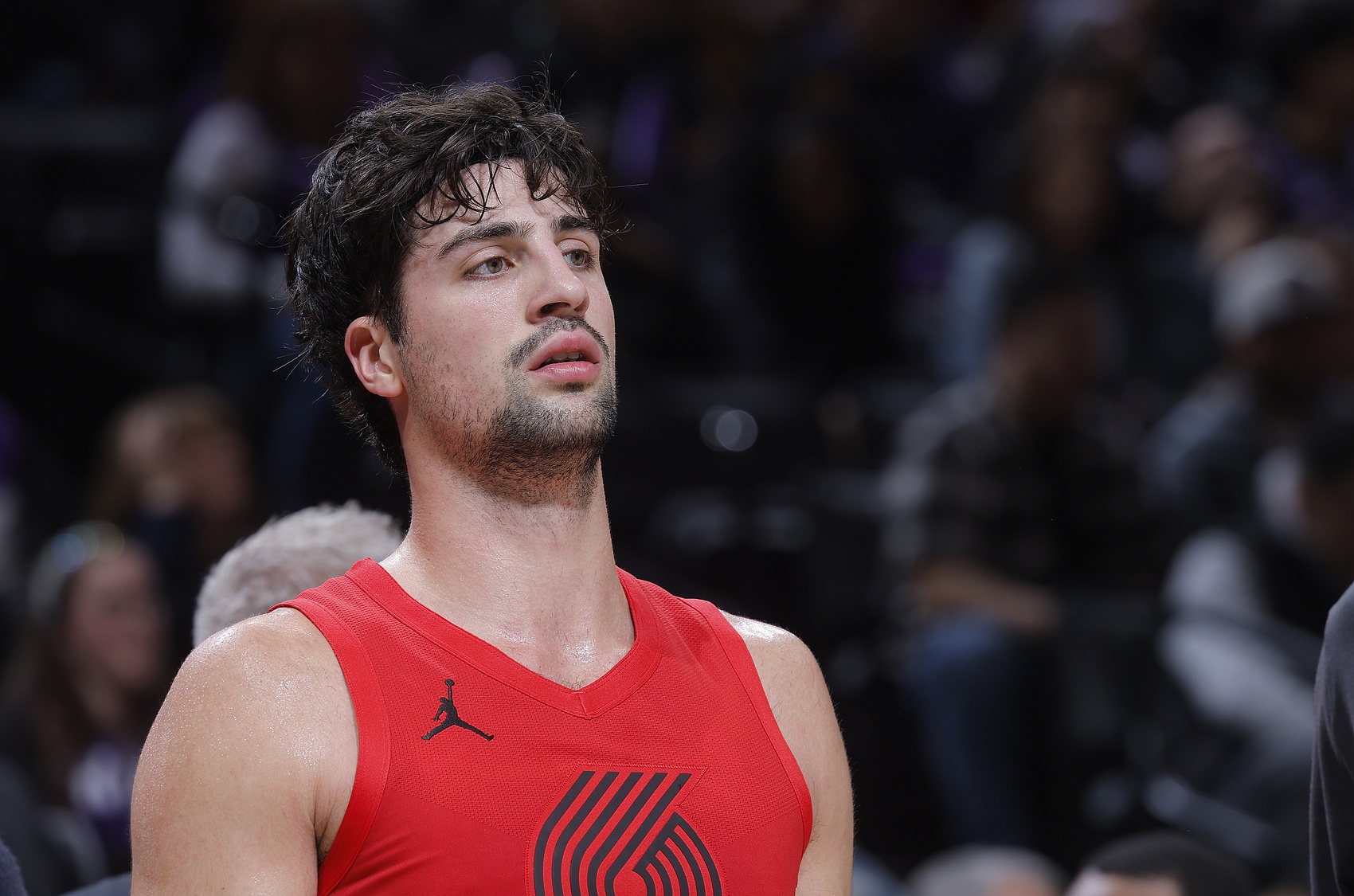 半岛体育-把锅背好！阿夫迪亚19中7&amp;三分12投仅2中 还有7失误！